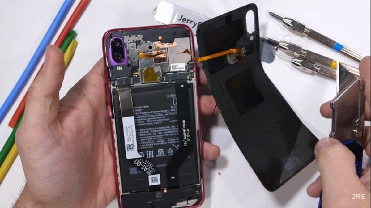 El Xiaomi Redmi Note 7 sobrevive a duras penas al test de JerryRigEverything