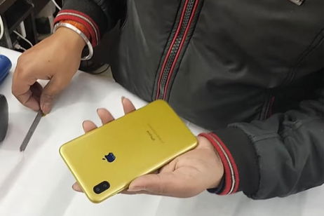 Cómo hacer que tu móvil Android parezca un iPhone con un vinilo y una pistola de aire caliente Cómo hacer que tu móvil Android parezca un iPhone con un vinilo y una pistola de aire caliente