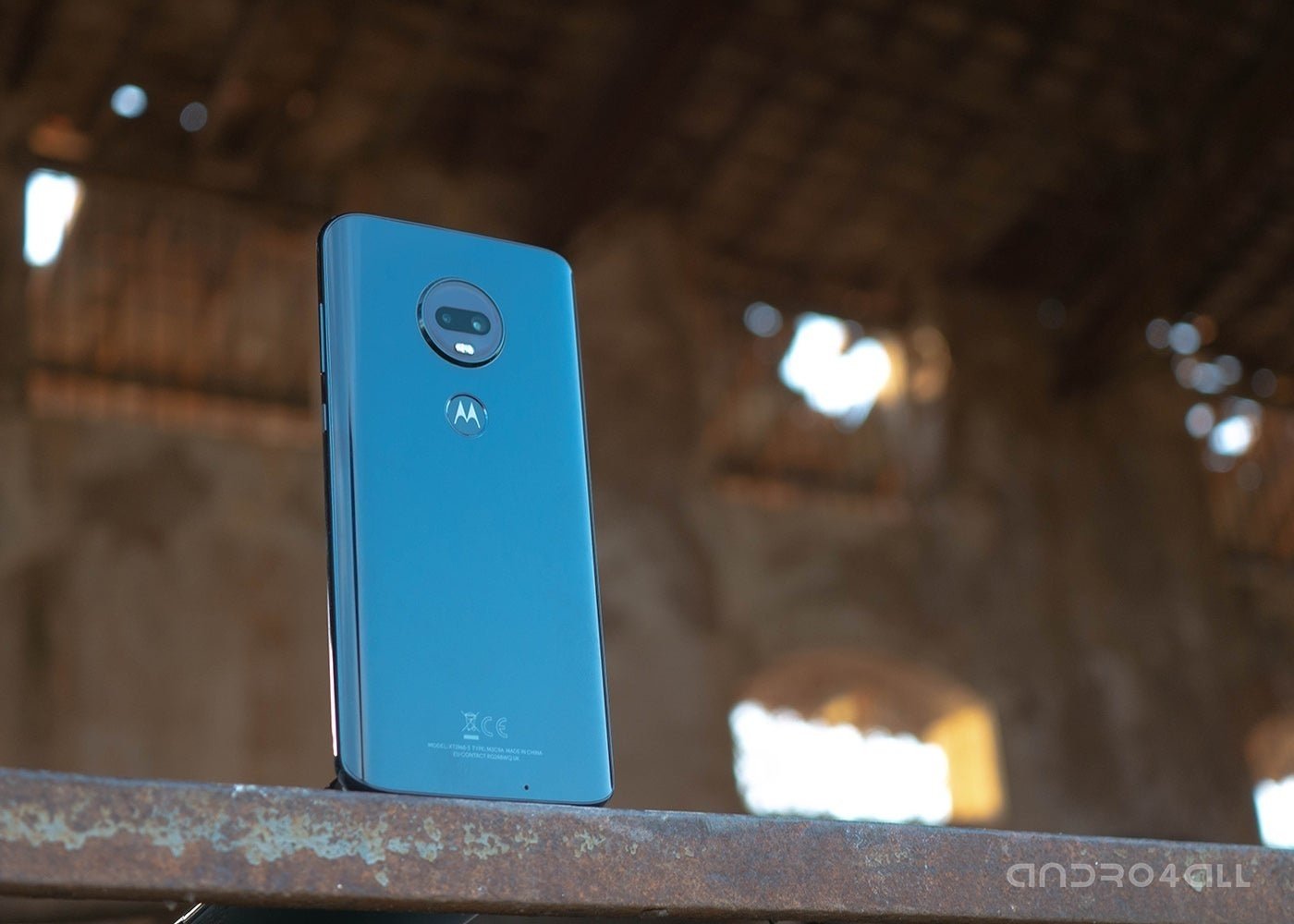Motorola Moto G7 Plus, parte trasera en color azul