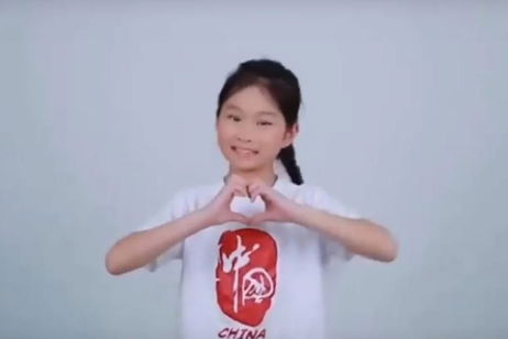 Huawei ya tiene su himno no oficial gracias al vídeo viral de estos niños chinos amantes de la marca Huawei ya tiene su himno no oficial gracias al vídeo viral de estos niños chinos amantes de la marca