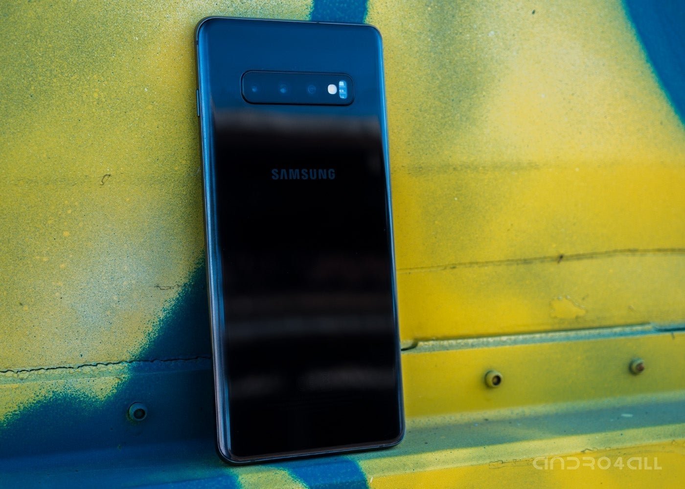 Samsung Galaxy S10 Plus, parte trasera en color negro