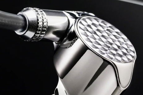 Sony ha lanzado unos auriculares hechos a mano tan caros como todos sus gama alta juntos Sony ha lanzado unos auriculares hechos a mano tan caros como todos sus gama alta juntos