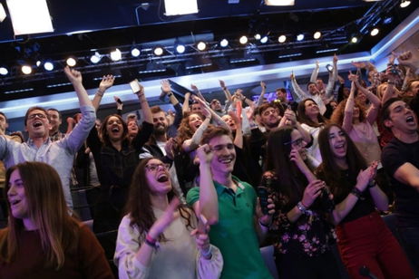Samsung regala un Galaxy S10 a todo el público del programa de televisión El Hormiguero Samsung regala un Galaxy S10 a todo el público del programa de televisión El Hormiguero