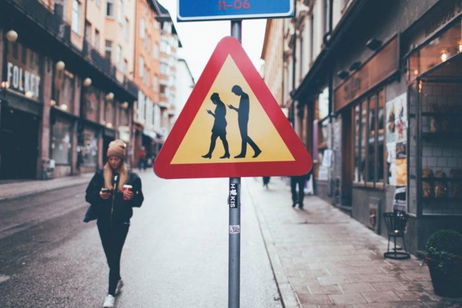 iZombies: las muertes de peatones suben en Estados Unidos en paralelo al ascenso de los móviles iZombies: las muertes de peatones suben en Estados Unidos en paralelo al ascenso de los móviles