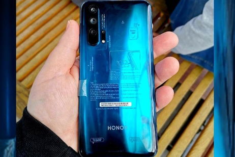 El Honor 20 Pro se deja ver en unas imágenes reales antes de su anuncio oficial El Honor 20 Pro se deja ver en unas imágenes reales antes de su anuncio oficial