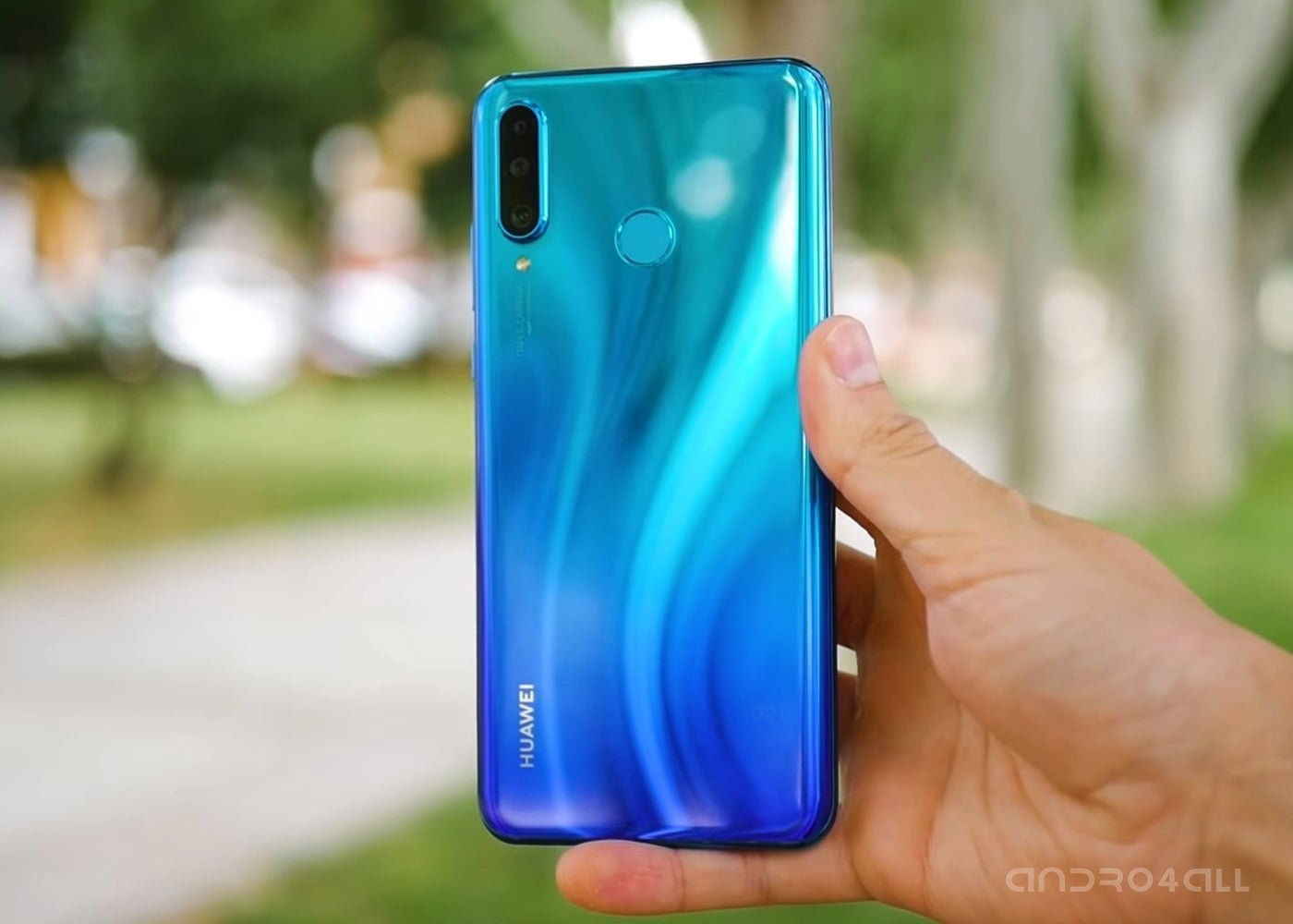 Huawei P30 Lite, parte trasera en color azul