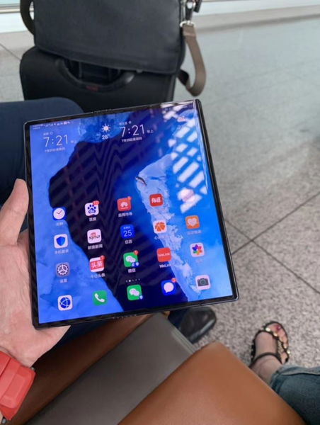 El Huawei Mate X también parece haber sufrido algunos cambios en su diseño