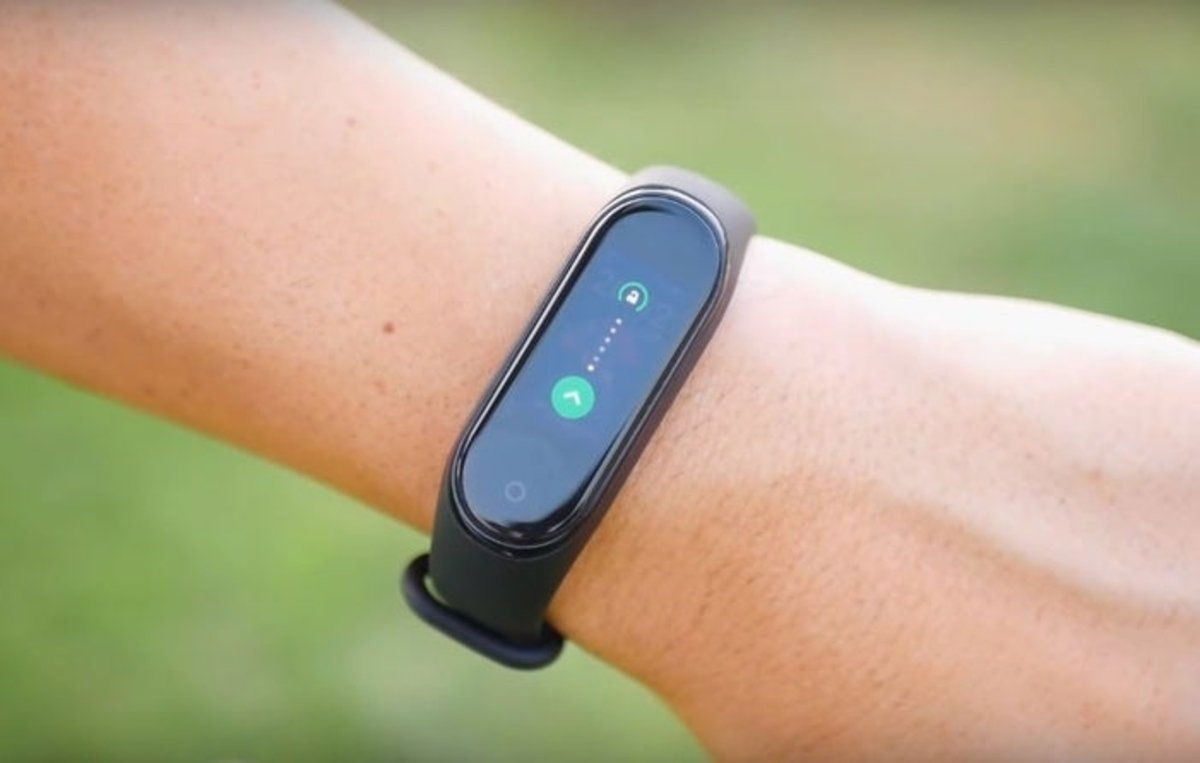 Xiaomi Mi Band 4 (consejos básicos) Cómo sacar y meter la cápsula de la  pulsera y como cargarla 