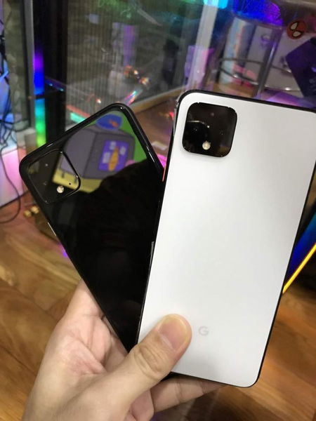 Google Pixel 4 trasera blanca y negra