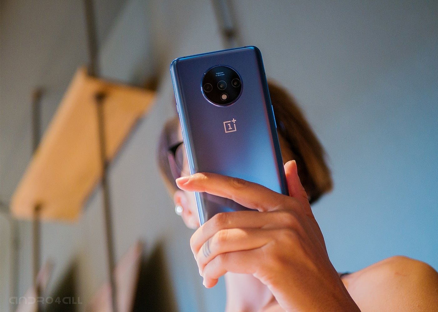 OnePlus 7T en color azul