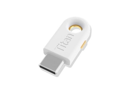 Google comienza a vender su llave USB-C para proteger todas tus cuentas por 40 dólares Google comienza a vender su llave USB-C para proteger todas tus cuentas por 40 dólares