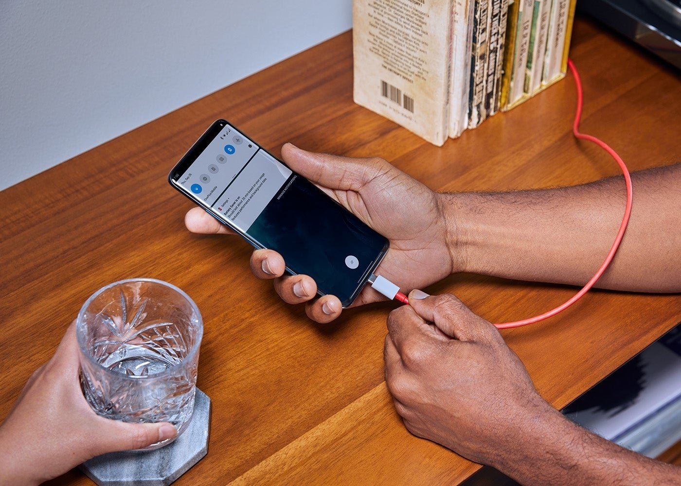 Carga rápida en un móvil OnePlus