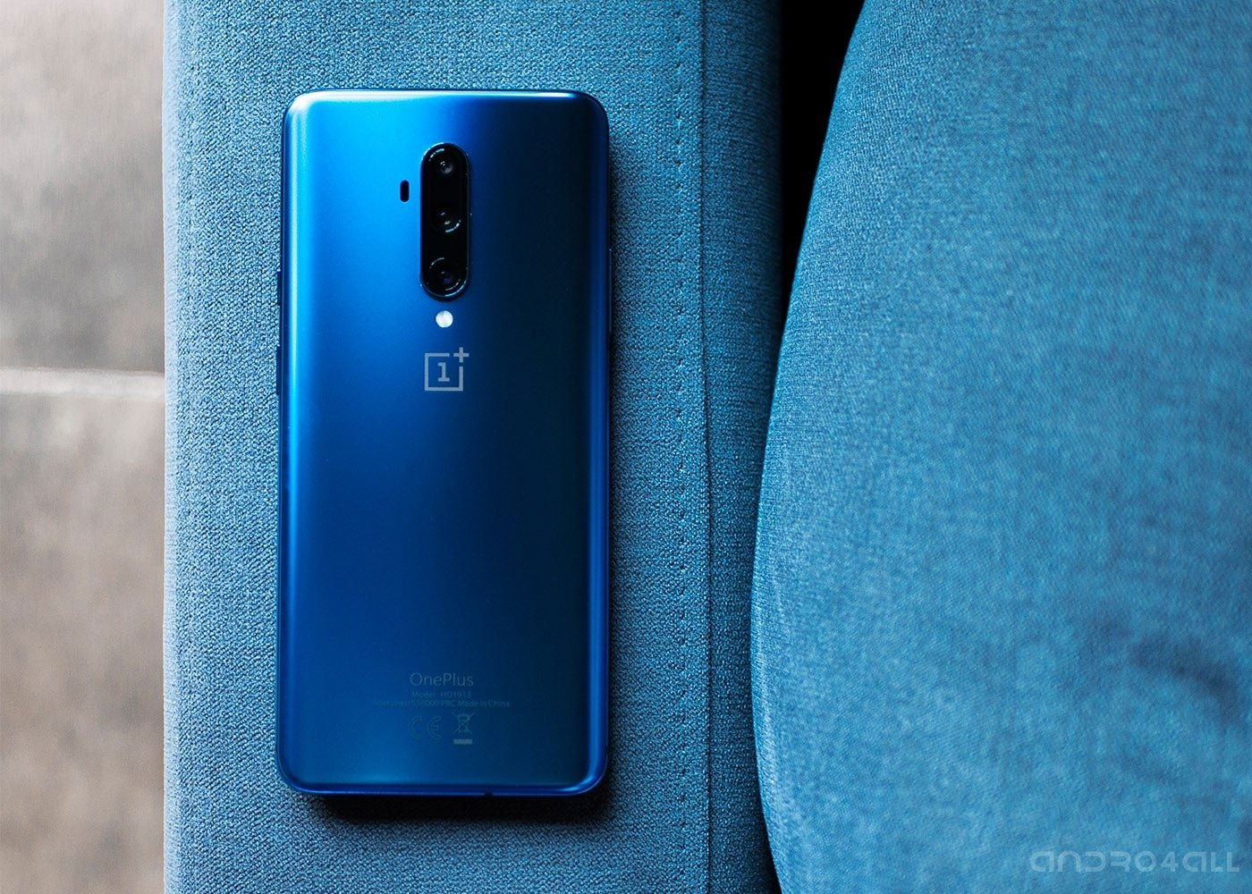 OnePlus 7T Pro, parte trasera en Glacier Blue