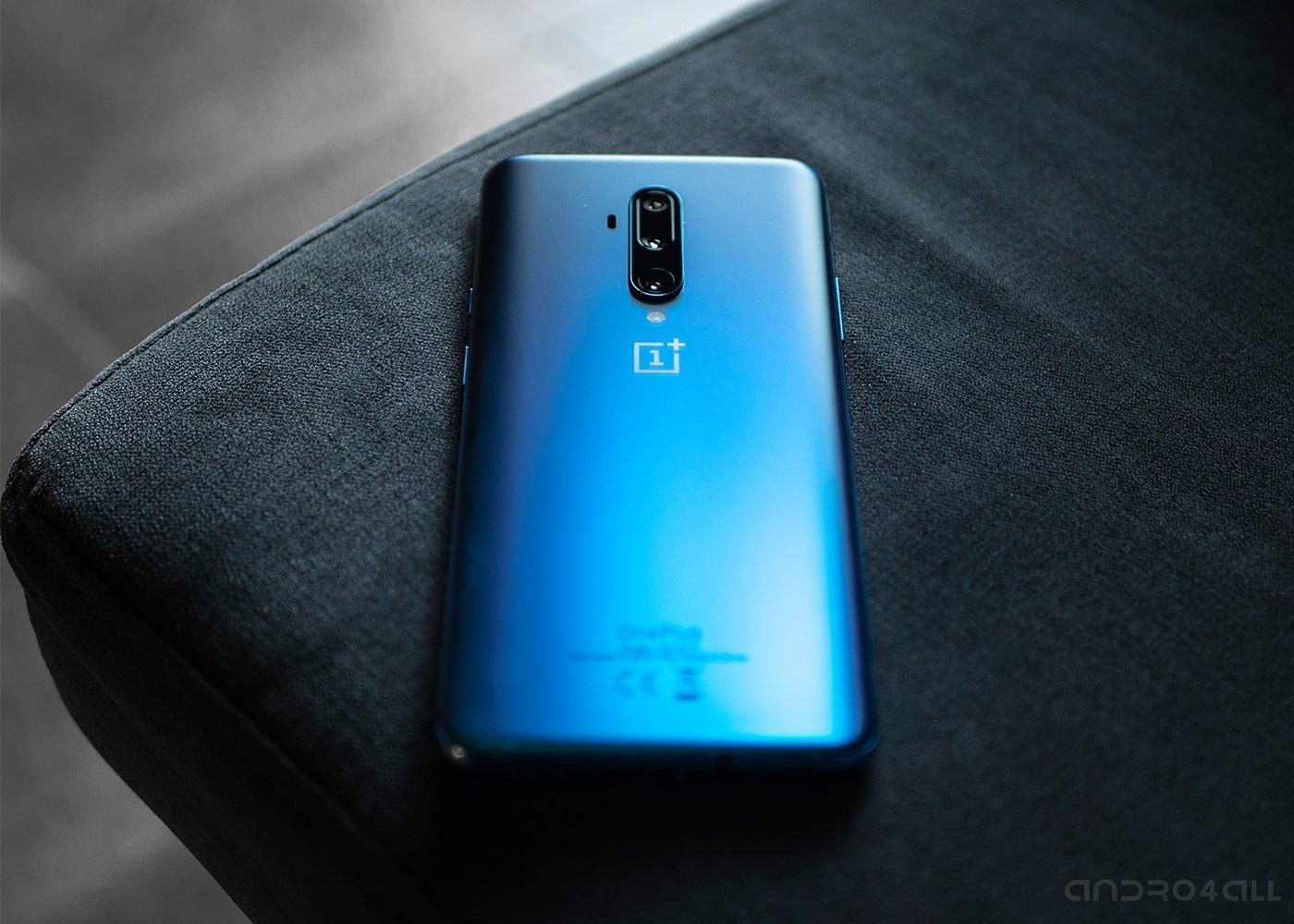 OnePlus 7T Pro, parte trasera en azul