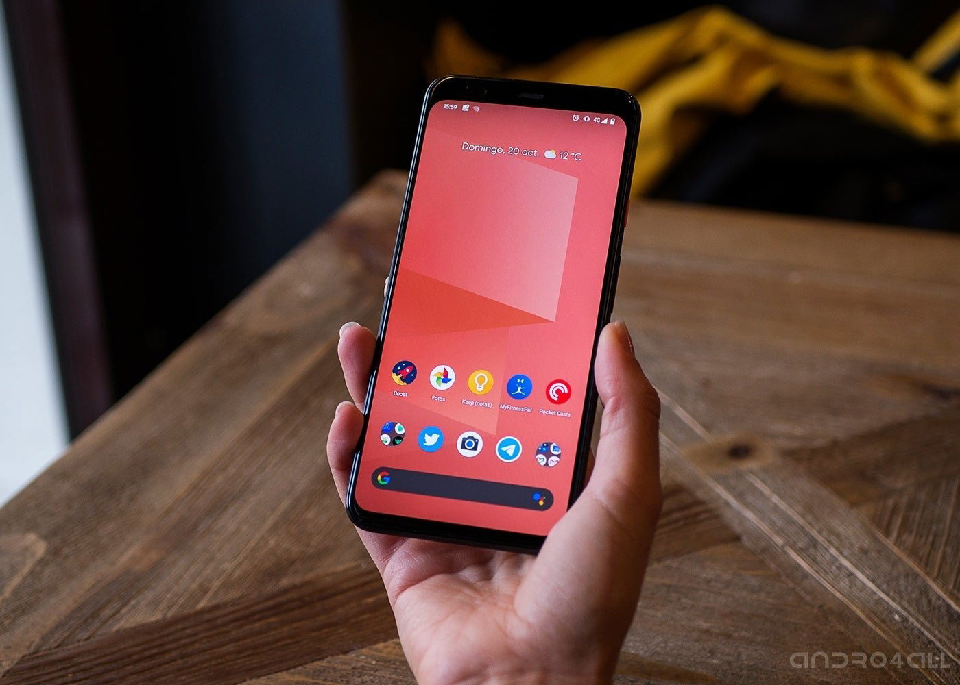 Pixel 4 XL en la mano