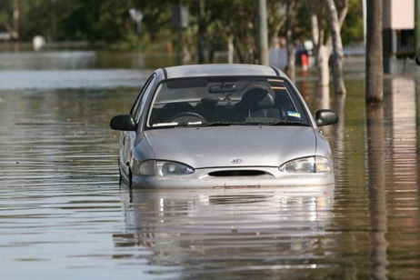 Caer con tu coche al río o por qué no deberías tomarte Google Maps tan en serio Caer con tu coche al río o por qué no deberías tomarte Google Maps tan en serio