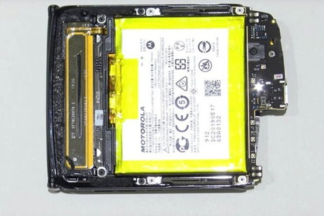 El Motorola Razr como nunca lo habías visto: un vídeo muestra sus entrañas, su bisagra y su pantalla flexible El Motorola Razr como nunca lo habías visto: un vídeo muestra sus entrañas, su bisagra y su pantalla flexible