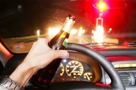 Según un estudio, conducir con Android Auto es más peligroso que hacerlo bebido o drogado