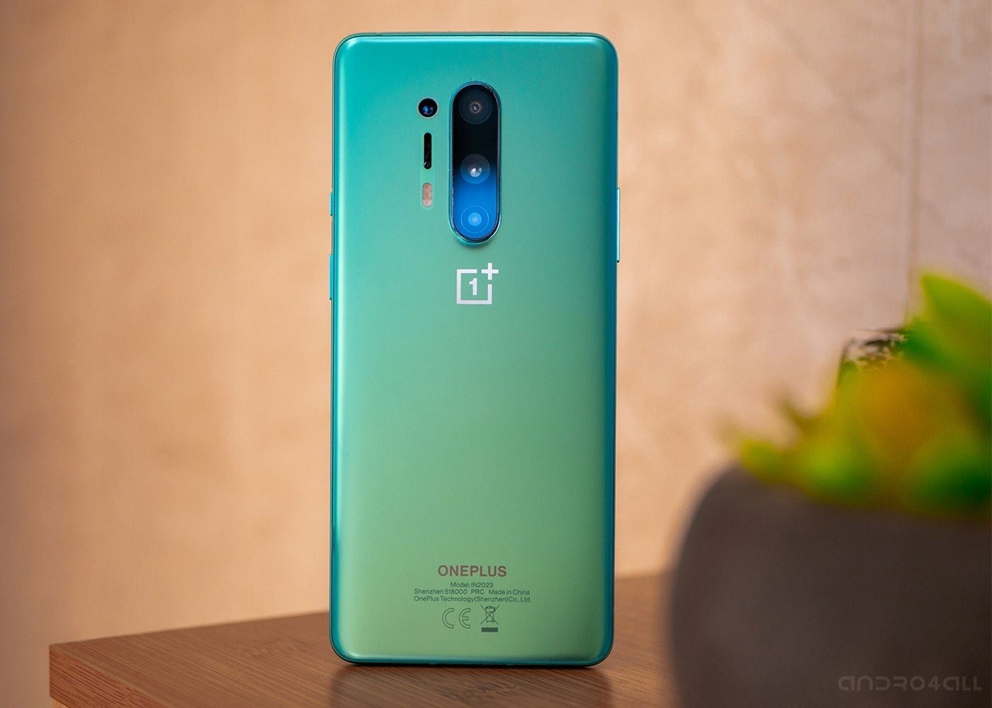 Trasera del OnePlus 8 Pro azul