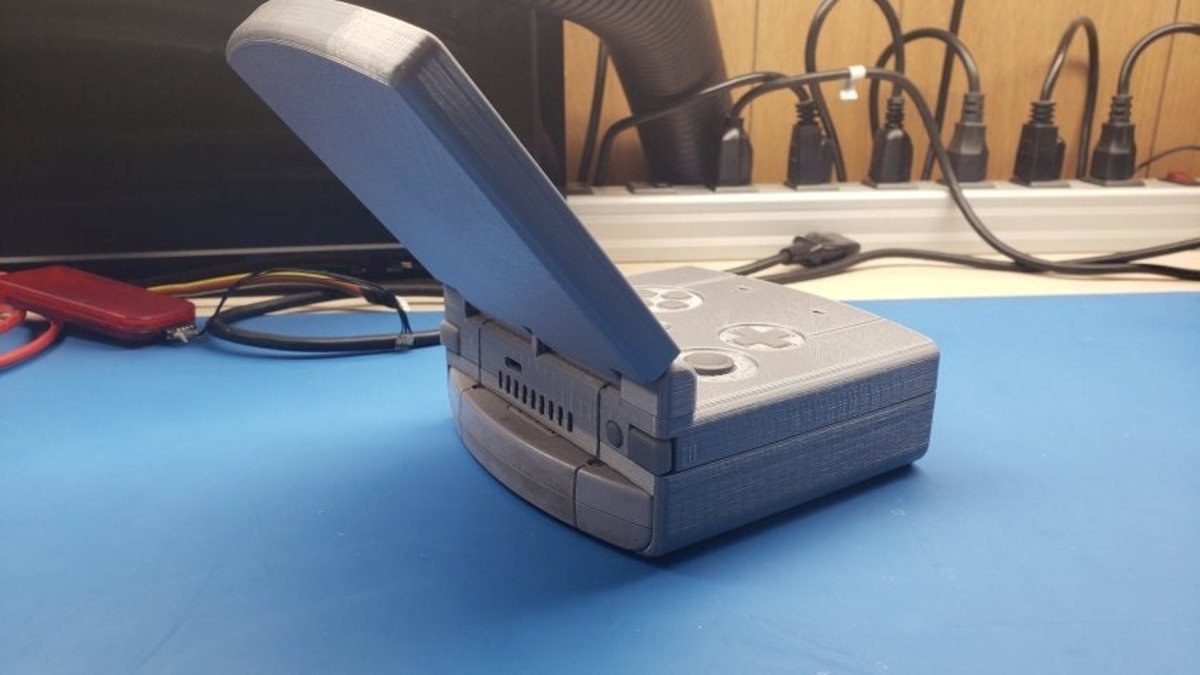 Un inventor ha creado esta Nintendo 64 portátil, y sin duda querrás tenerla