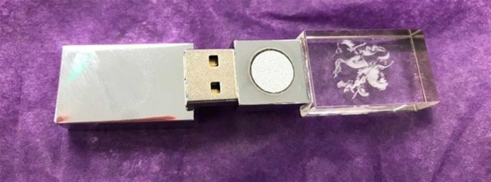 Así de fácil es estafar a los "conspiranoicos" del 5G: una memoria USB de 128MB con supuestas propiedades milagrosas por 300 euros