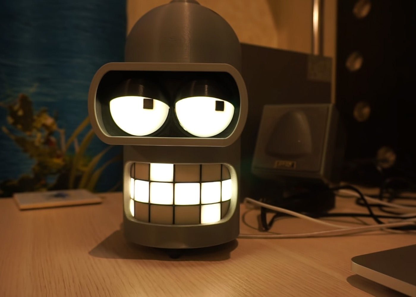 Altavoz inteligente con forma de Bender de Futurama