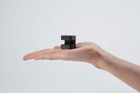 Este diminuto dispositivo creado por antiguos ingenieros de Samsung convierte cualquier superficie en una pantalla táctil Este diminuto dispositivo creado por antiguos ingenieros de Samsung convierte cualquier superficie en una pantalla táctil