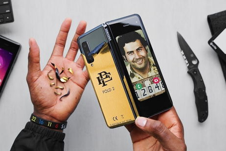 ¿Te acuerdas del smartphone plegable de Pablo Escobar? Su creador podría ir a la cárcel por fraude