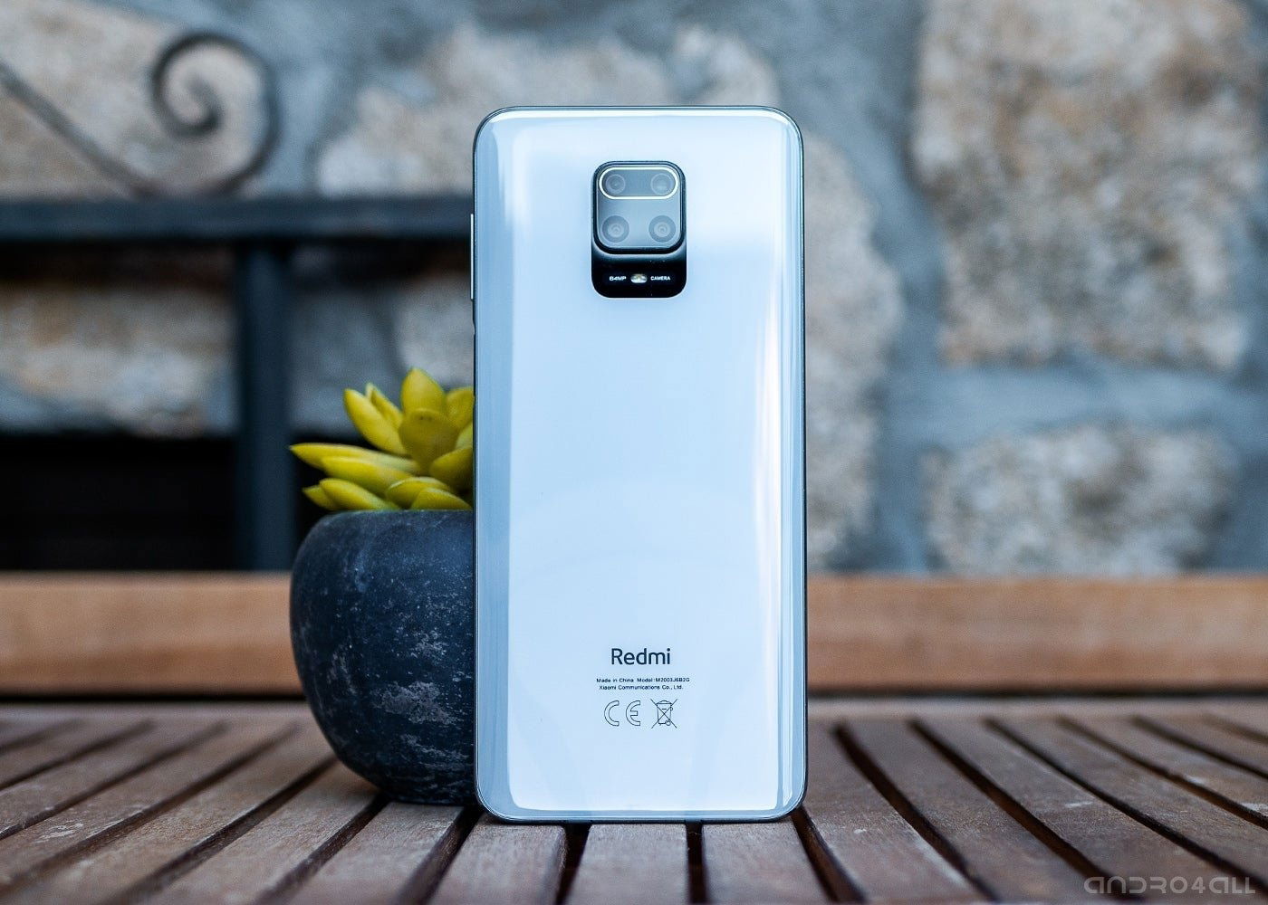 Trasera del Redmi Note 9 Pro en color blanco