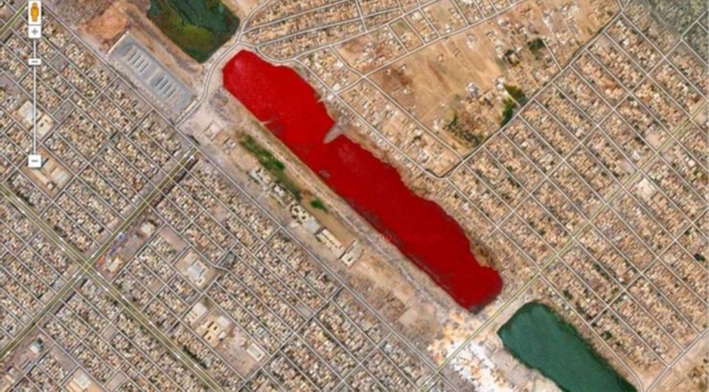 Lago rojo en Irak en Google Maps