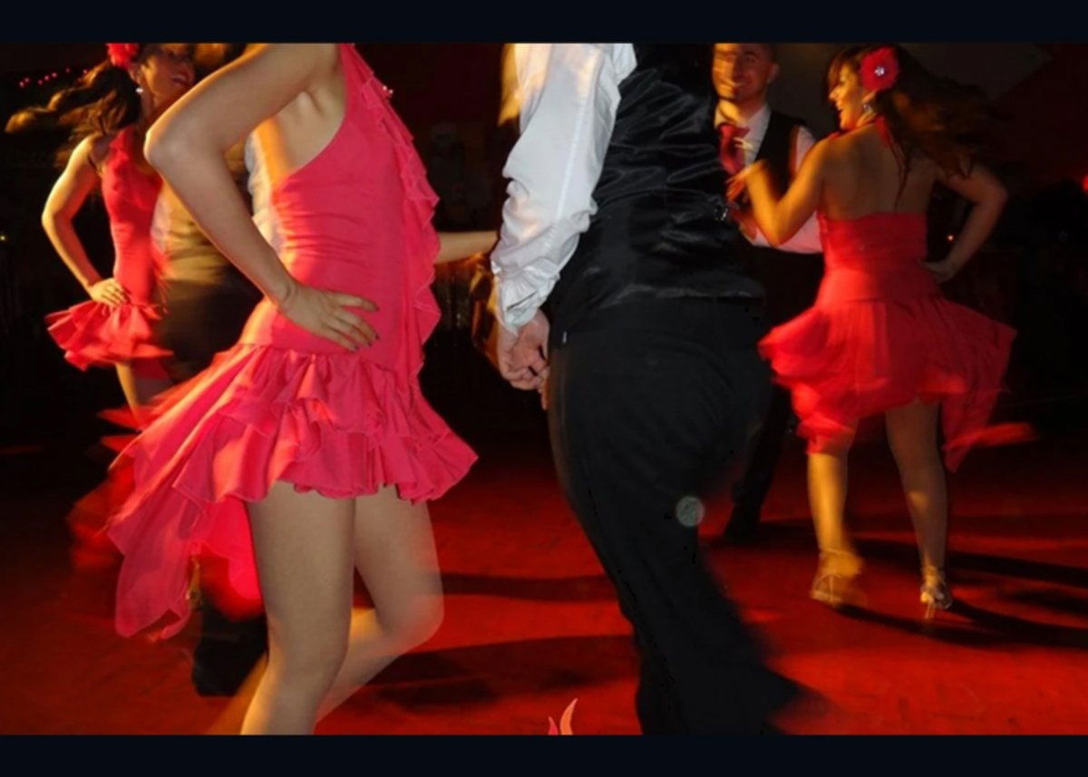 Mejores aplicaciones para aprender a bailar salsa y otros bailes latinos