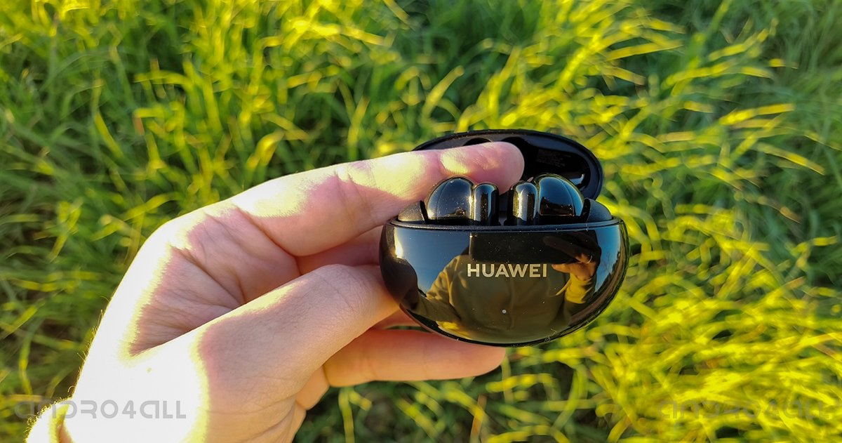 Huawei FreeBuds 4i abiertos