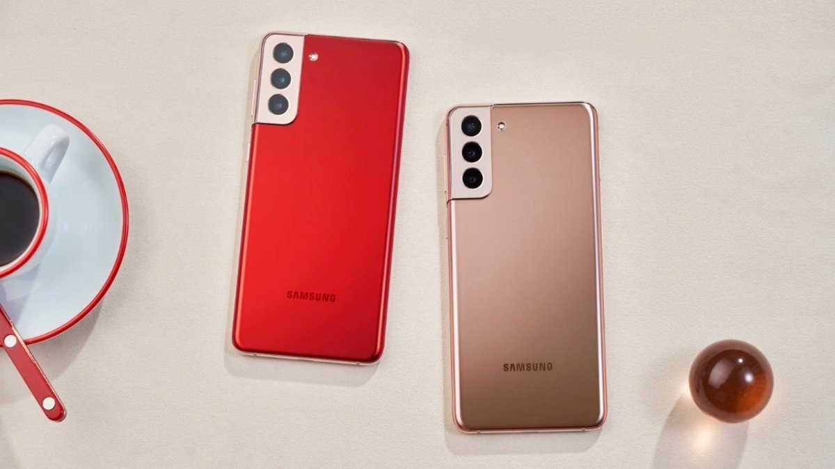 Rojo y rosa, dos llamativos colores del Samsung Galaxy S21 5G.