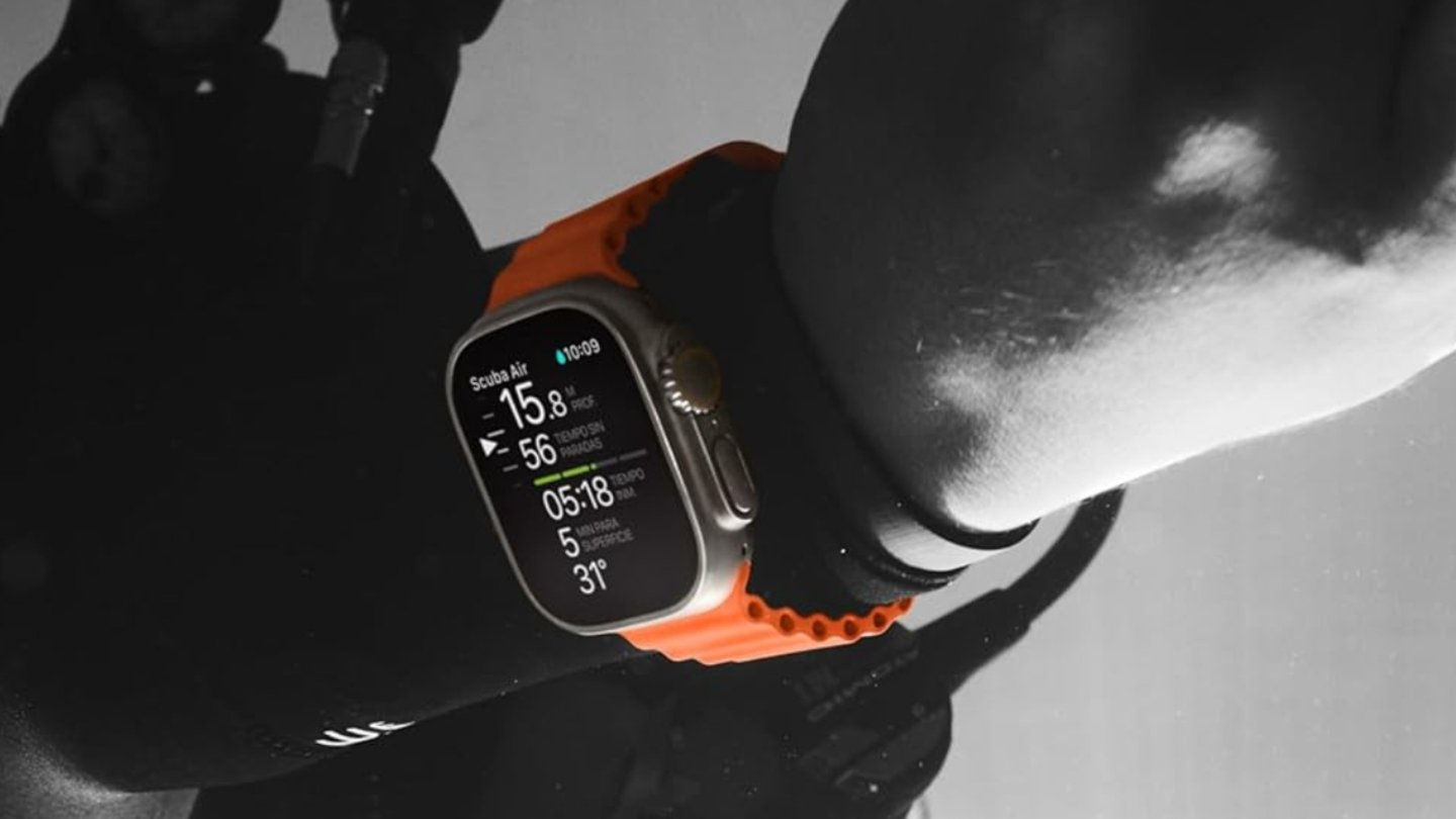 Apple Watch Ultra 2 con correa naranja