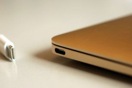 El USB-C tiene un nuevo estándar que duplicará su potencia eléctrica: podrá cargar portátiles a 240W El USB-C tiene un nuevo estándar que duplicará su potencia eléctrica: podrá cargar portátiles a 240W