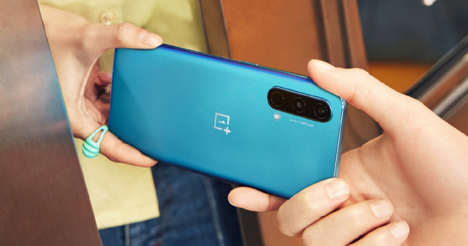 OnePlus Nord CE en color azul
