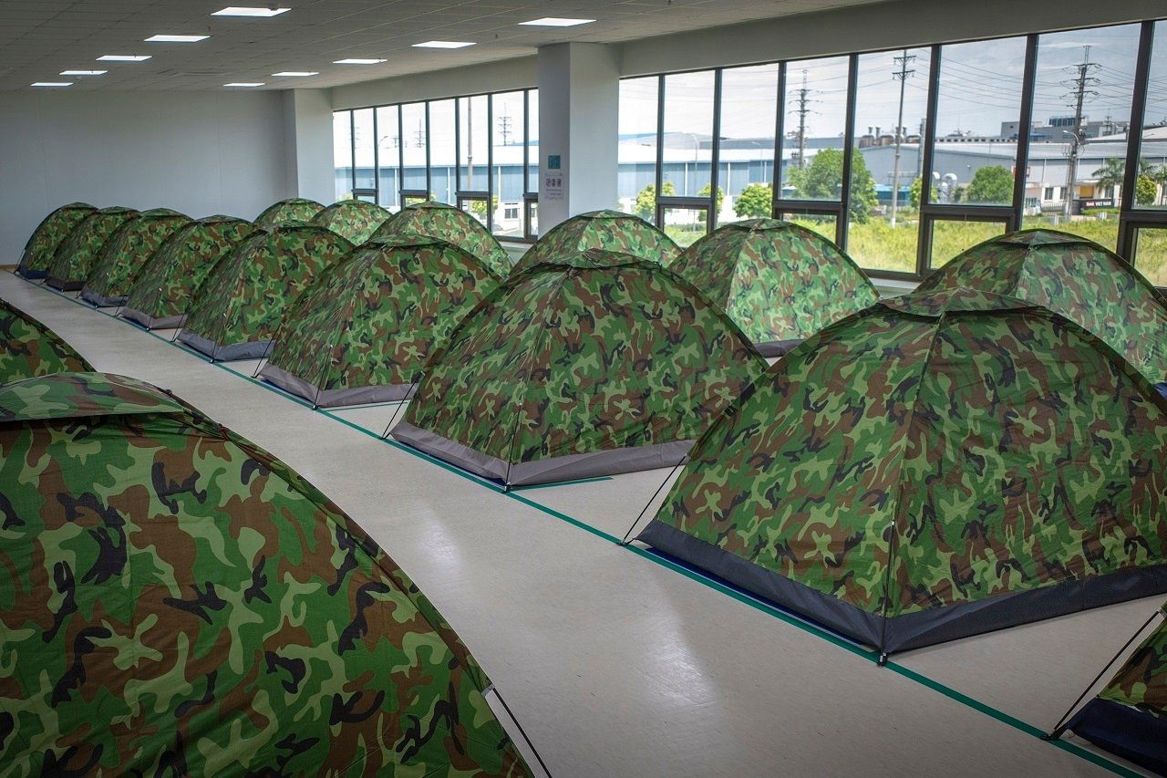 Acampada en una fábrica en Vietnam