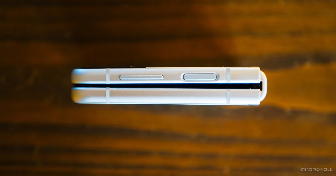 Lateral y lector de huellas del Samsung Galaxy Z Flip3