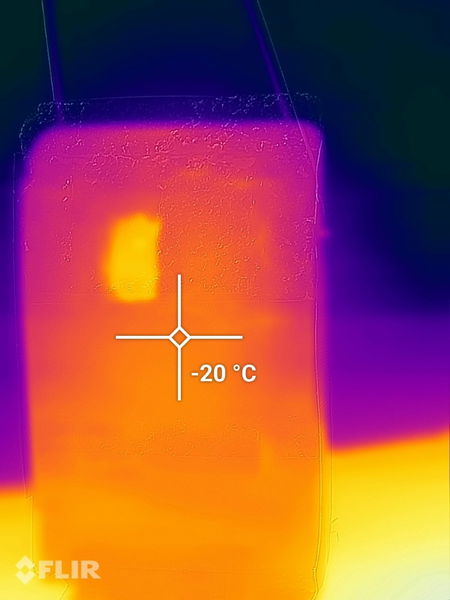 CAT envía móviles ultrarresistentes al espacio