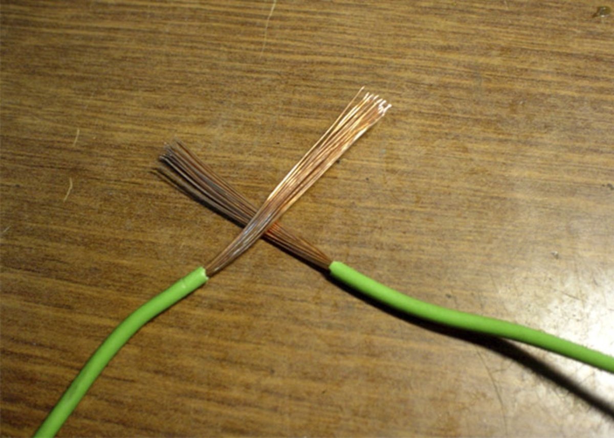 2 do paso: une los cables rotos de ambos extremos 