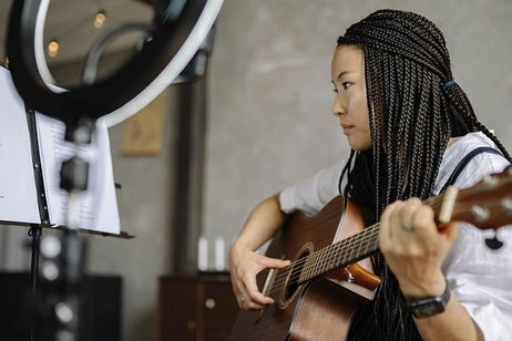 7 apps con las que afinar la guitarra con el móvil