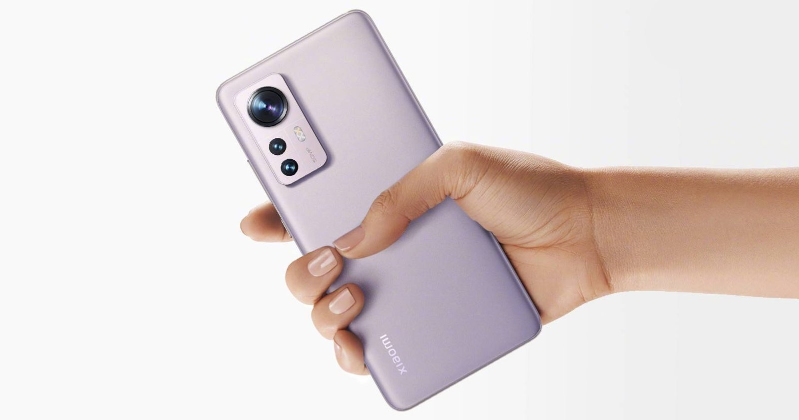 Xiaomi 12 en color violeta.
