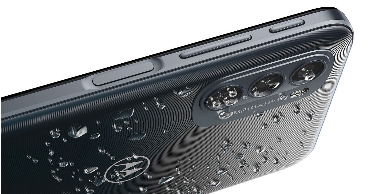 Motorola Moto G31 con gotas de agua