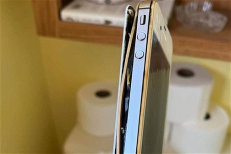 Increíble pero cierto: encuentran un iPhone 4 en un váter y sigue en buen estado después de 10 años