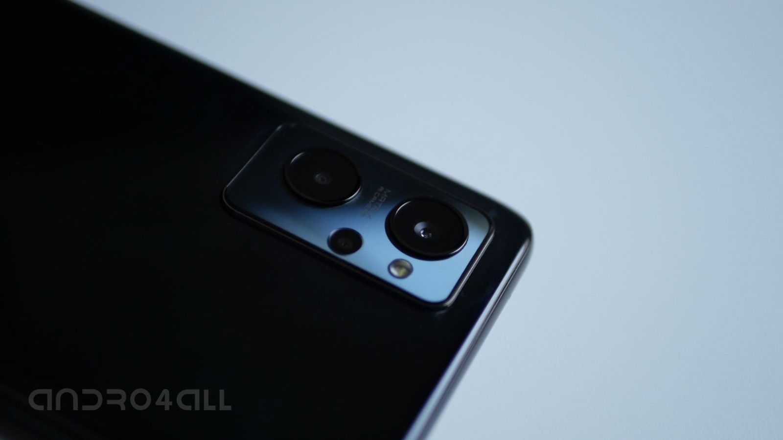 realme 9i mesa detalle de las cámaras