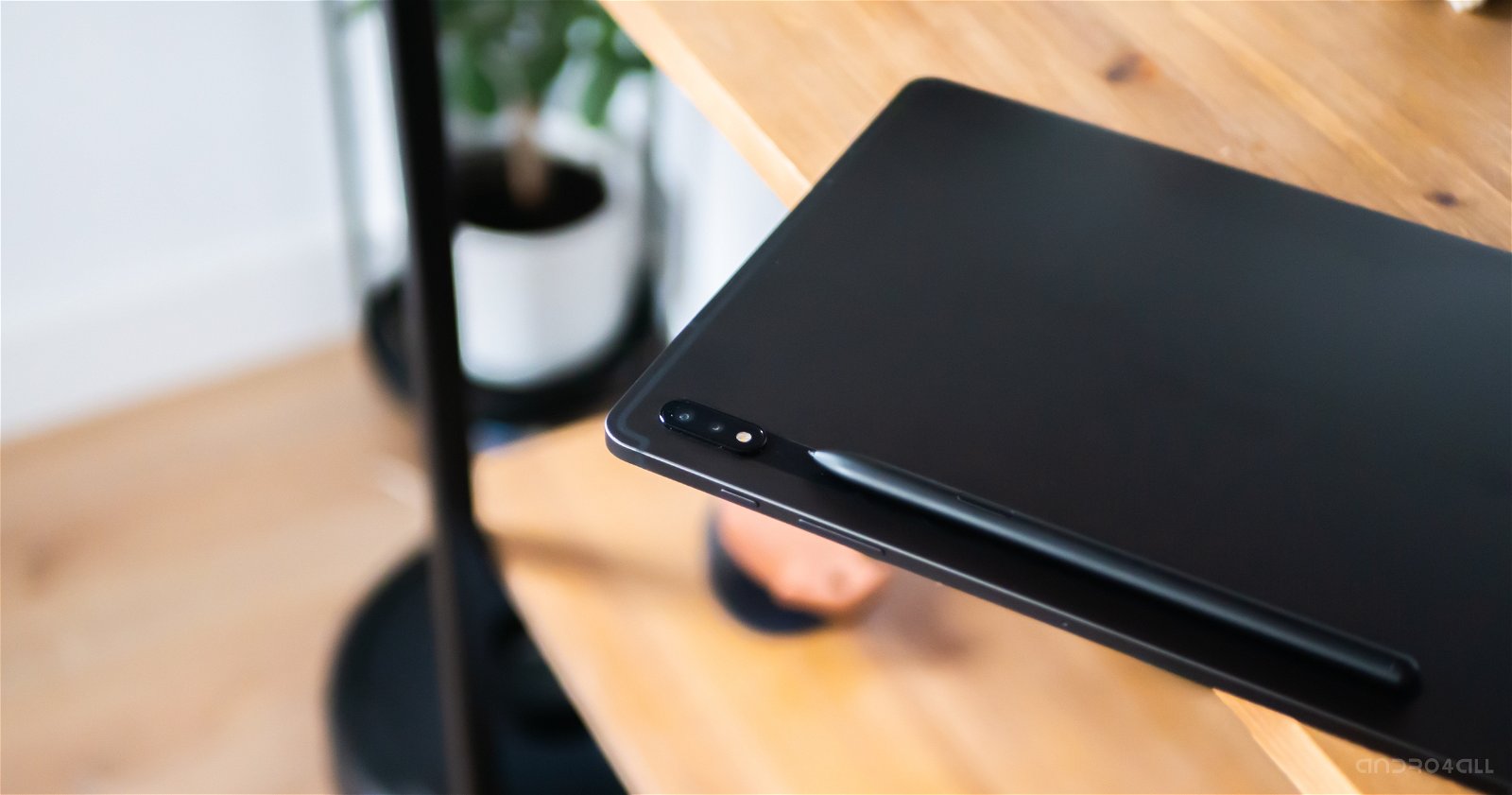 S Pen en la parte trasera de la Galaxy Tab S8+