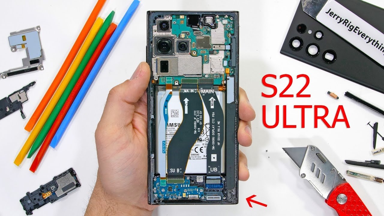 Samsung Galaxy S22 Ultra teardown by JerryRigEverything