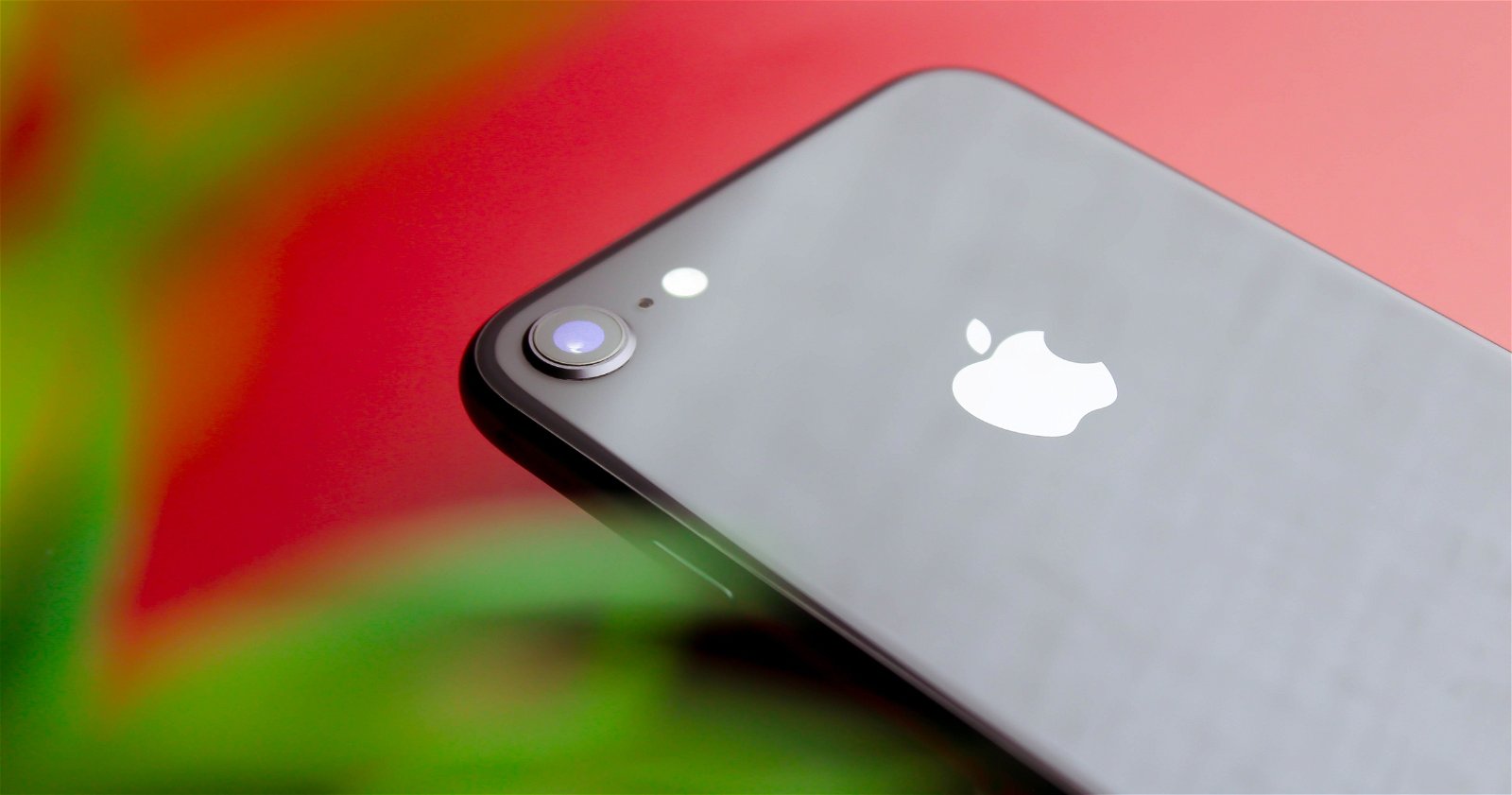 El iPhone SE 2022 en color negro