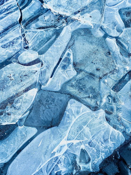 Fondo de pantalla 4K de placas de hielo