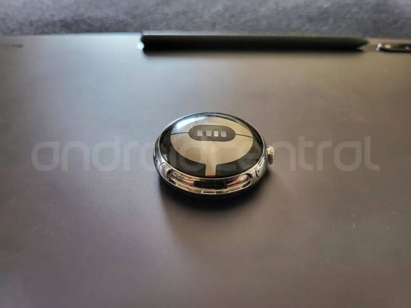 Este es el Pixel Watch: filtran fotos reales del reloj de Google tras ser olvidado en un bar